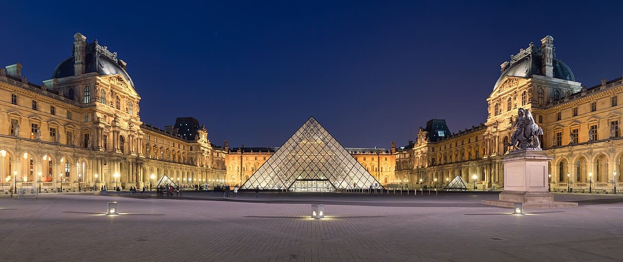 Louvre Müzesi cam piramit, Paris