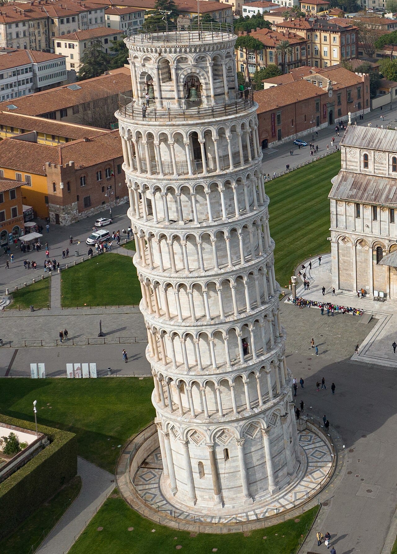 Pisa Kulesi, Piazza dei Miracoli