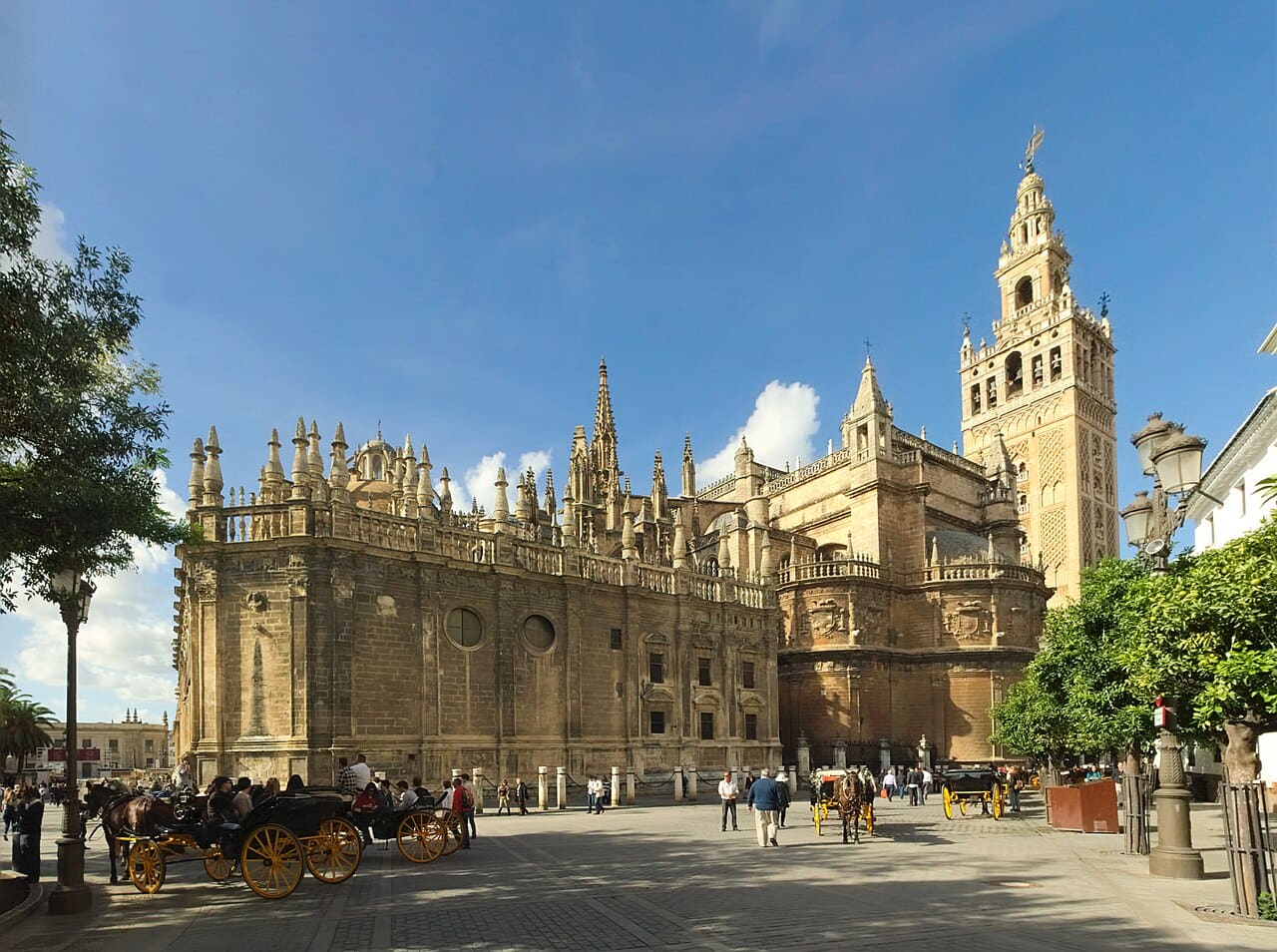Sevilla Katedrali ve Giralda kulesi